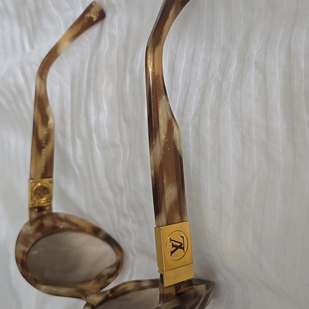 Louis Vuitton Vintage Oversize Sunglasses - Picture 2 of 7